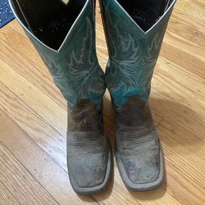 Justin womens size 7 crepe soles